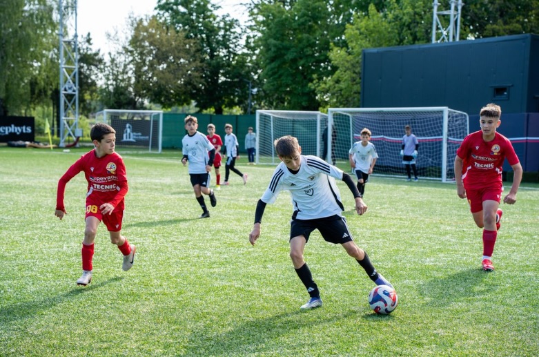 Fotbal pentru copii la Academia Mutu - Vlad Mustață și organizatorii Cupa North Bucharest Investments &icirc;ncurajează dezvoltarea talentelor tinere